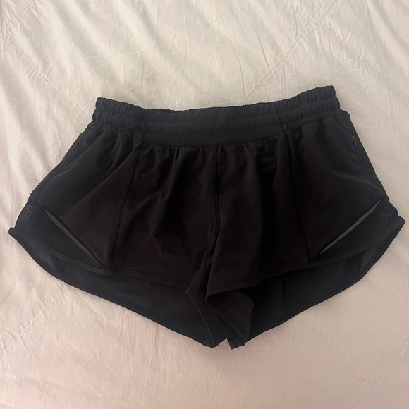 Lululemon Hotty Hot Shorts 2.5 (Low Rise) - Picture 1 of 3